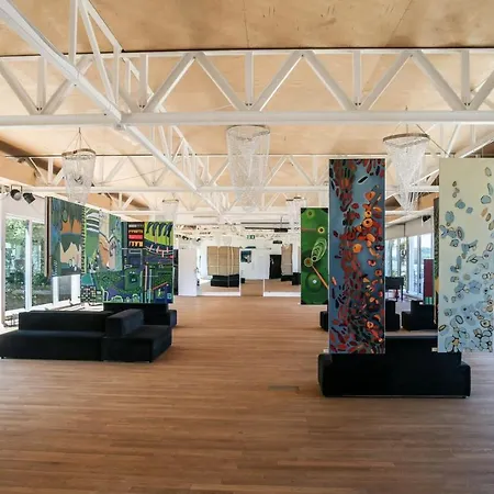 Nowa Zatoka Centrum Art & Business Апарт-отель *